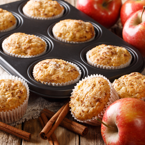 Leckere Apfel-Zimt-Muffins, direkt aus dem Ofen 